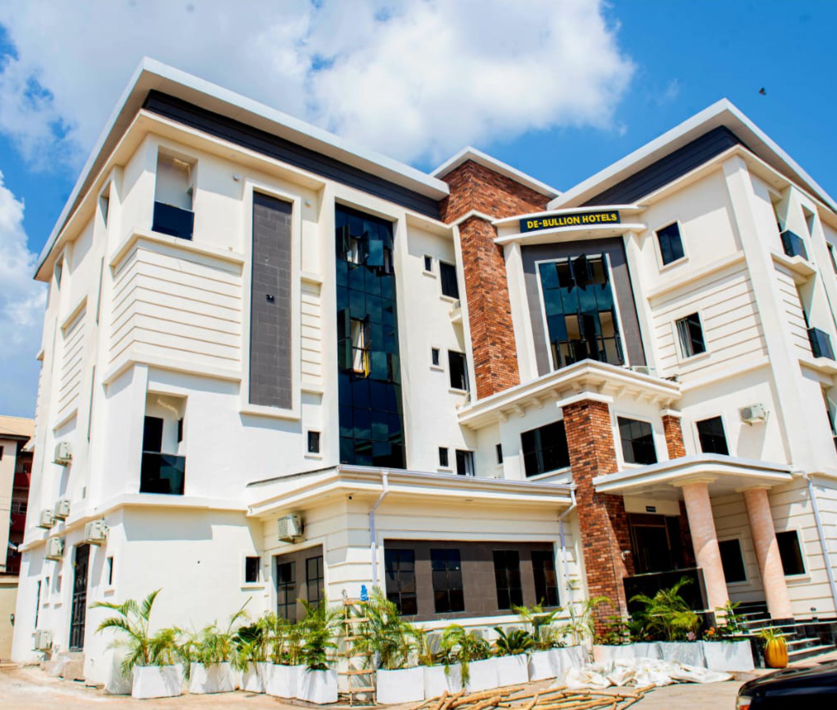 De-Bullion Hotel Building