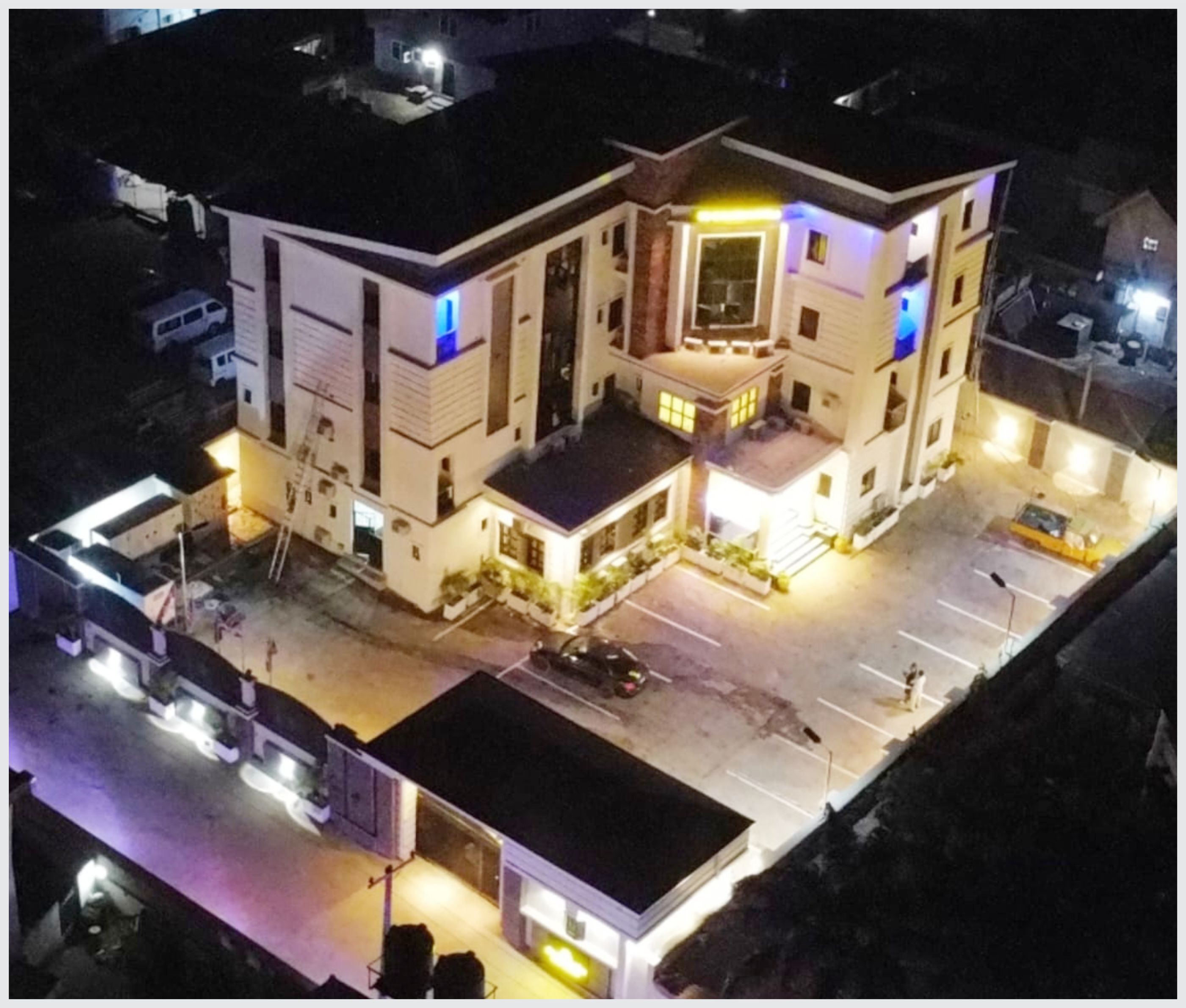 De-Bullion Hotel Building